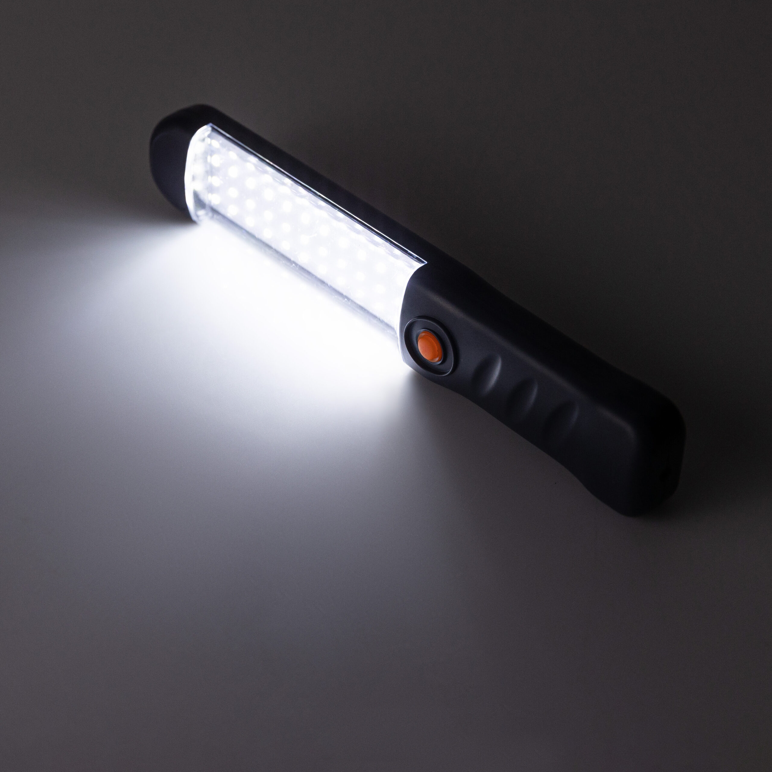 Lampa warsztatowa bezprzewodowa LED + USB VERGIONIC 4011_06